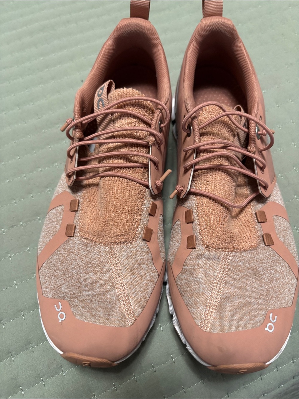 On Running women Athletic Shoes in Rose/Tan